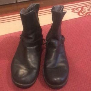 Gently used TEVA boots